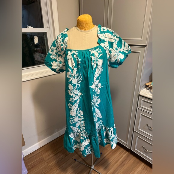 Vintage Dresses & Skirts - Vintage Hawaii Made Tropical Causal Dress Size Large Teal and White
